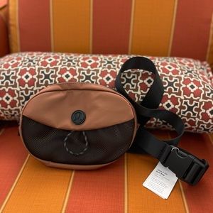 Lululemon Belt Bag Take It On copper brown black
